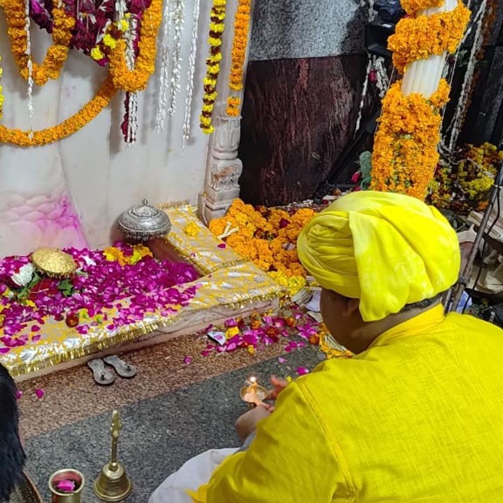 चैनपुर में हरसु ब्रम्ह का जन्म महोत्सव:भक्तों की भीड़ उमड़ी, भंडारे का आयोजन