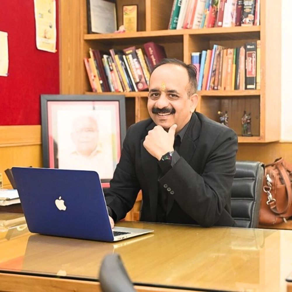 मेरठ: सत्यकाम स्कूल के पूर्व डायरेक्टर अनुज शर्मा गिरफ्तार:3 करोड़ रुपये के गबन मामले में पुलिस की कार्रवाई