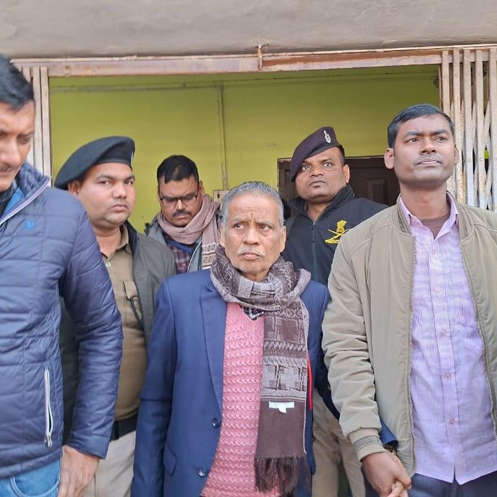 गोपालगंज में राजस्व अधिकारी रिश्वत लेते गिरफ्तार:जमीन दाखिल-खारिज के लिए 6,500 रुपए लिए, 10 हजार मांगे थे, पटना में पूछताछ होगी