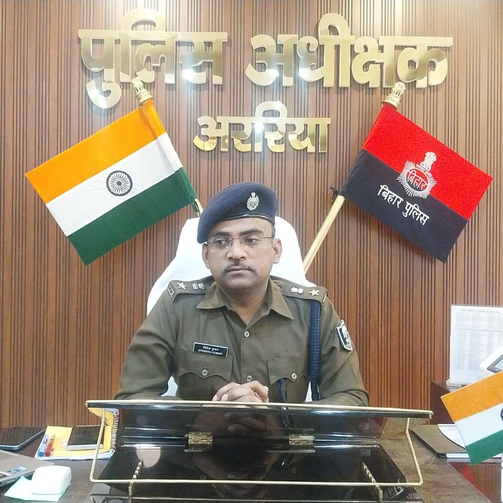 अररिया में 936 लीटर नेपाली शराब बरामद, 3 तस्कर गिरफ्तार:गाड़ी पर बोरियां लोड कर रहे थे, पुलिस को देखते ही भागने लगे