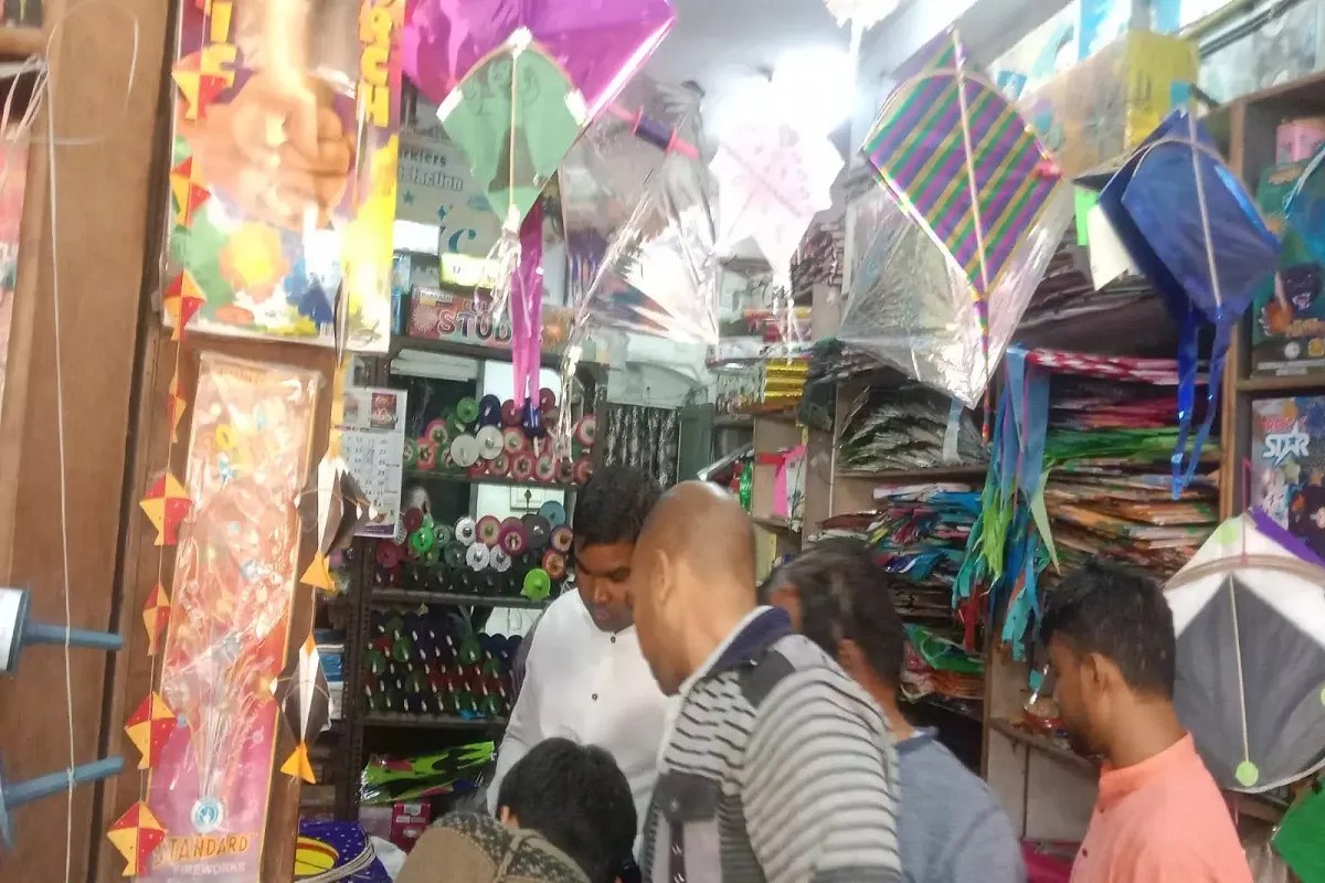 Raipur news: मुख्यमंत्री ने झकझोरा तब जागे अफसर, दो दुकानों पर की कार्रवाई, जब्त किया  चाइनीज मांझा