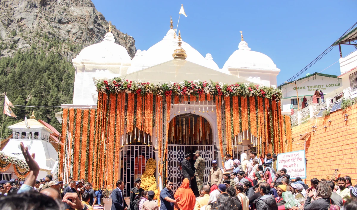 Uttarakhand के Char Dham में गैर-हिंदुओं पर रोक? CM Dhami के फैसले पर गरमाई Politics