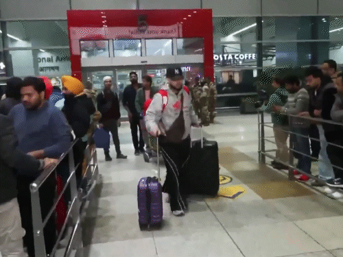 ईरान में जारी हिंसा के बीच भारतीय नागरिक दिल्ली लौटे:यहां महंगाई के विरोध में 28 दिसंबर से प्रदर्शन जारी, दावा- अबतक 12 हजार की मौत