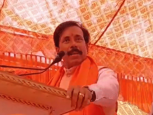 मंत्री अनिल राजभर ने ओपी राजभर को चोर कहा, VIDEO:वाराणसी में सुभासपा समर्थकों पर भड़के, धक्के देकर कार्यक्रम से बाहर कराया