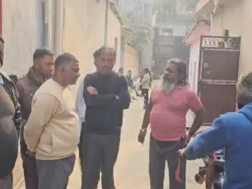 कोडरमा में शीतला माता मंदिर के पास चोरी:सोते परिवार को भनक तक नहीं लगी, नकदी-सामान गायब, पुलिस जांच में जुटी