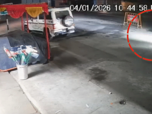 गिरिडीह के बगोदर में तेज रफ्तार का कहर:स्विफ्ट- पिकअप की सीधी टक्कर, मालवाहक का चालक घायल, CCTV आया सामने