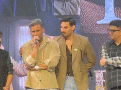 बॉर्डर 2 के इवेंट में इमोशनल हुए सुनील शेट्टी:बेटे अहान के संघर्ष पर बोले- उसने बहुत कुछ झेला है