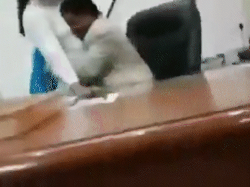 कर्नाटक के DGP लेवल के अधिकारी रामचंद्र राव सस्पेंड:अश्लील वीडियो वायरल होने के बाद एक्शन; अधिकारी बोले- सभी फुटेज फेक हैं