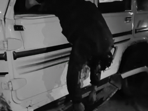 चतरा में सड़क हादसा; IRB जवान की मौत:बोलेरो का टायर फटा, बेकाबू हो दुकान में घुसी, ड्यूटी से लौटते वक्त हुआ हादसा