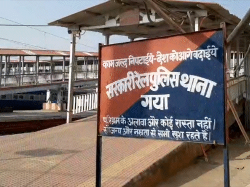 हावड़ा-जोधपुर एक्सप्रेस से सोना लूट मामले में कार्रवाई तेज:रेल पुलिस के 4 सिपाही समेत 6 के खिलाफ गिरफ्तारी वारंट, सरेंडर नहीं करने पर कुर्की-जब्ती