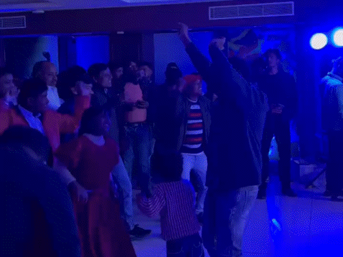 घड़ी में 12 बजते ही जश्न में डूबा पूर्णिया:डीजे, आतिशबाजी के साथ साल 2026 का ग्रैंड वेलकम; डांस फ्लोर पर नॉन-स्टॉप मस्ती