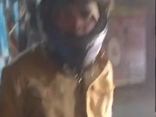 पाकुड़ में पुलिस की वर्दी में गुंडागर्दी:407 वाहन चालक को नो एंट्री के नाम पर रोका, पैसे नहीं देने पर की पिटाई