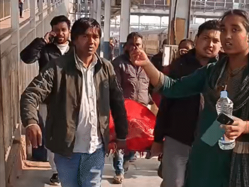 समस्तीपुर जंक्शन पर यात्री की संदिग्ध मौत:बेटे के ससुराल जा रहे थे, परिजनों ने पोस्टमार्टम कराने से किया इनकार