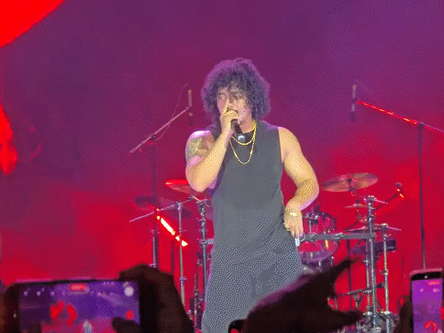 लाइव कॉन्सर्ट में आग से बाल-बाल बचे रैपर हनुमानकाइंड:कोच्चि में परफॉर्मेंस के दौरान फ्लेमथ्रोअर की लपट बेहद करीब पहुंची