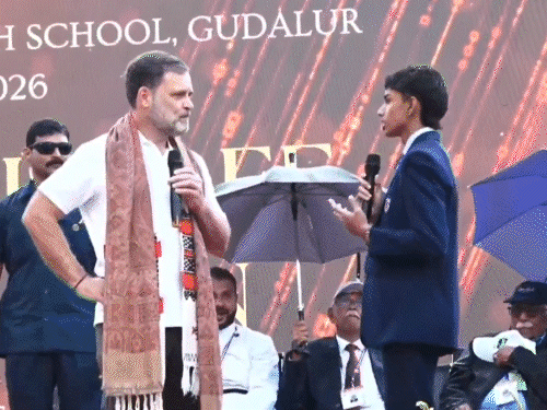 राहुल गांधी तमिलनाडु में बोले-लोगों की आवाज दबाई जा रही:इससे लोकतंत्र को खतरा; एक्टर विजय की फिल्म पर रोक की आलोचना की