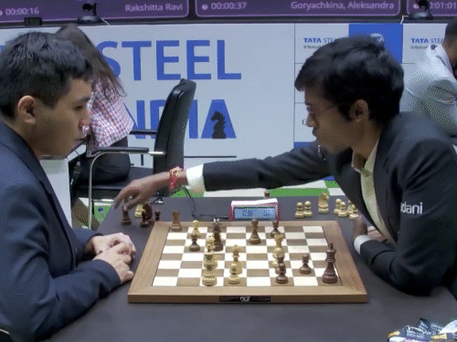 टाटा स्टील चेस टूर्नामेंट- प्रागननंदा ने घड़ी बंद की, विवाद:एक सेकेंड बाकी था, अमेरिकी खिलाड़ी से मैच ड्रॉ; राउंड-4 में आनंद हारे