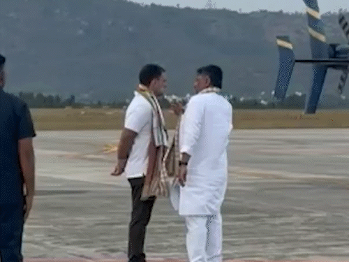 सिद्धारमैया बोले- कर्नाटक CM पद पर हर दिन भ्रम:राहुल गांधी स्थिति साफ करें; डिप्टी सीएम शिवकुमार ने लिखा- प्रार्थना नाकाम नहीं होती