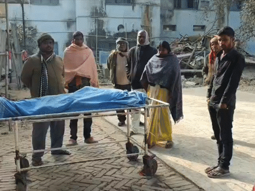 नालंदा में सड़क हादसे में घायल बुजुर्ग की मौत:खाद लाने पैदल बाजार जा रहे थे, अज्ञात वाहन ने रौंदा; अस्पताल में तोड़ा दम