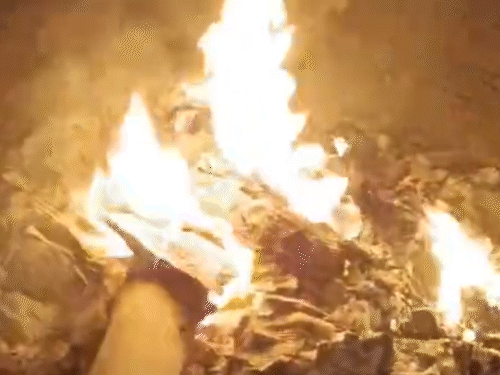 पूर्णिया में न्यूनतम तापमान में 3 डिग्री की गिरावट:शहर की अधिकांश दुकानें बंद, ठंड से बचने के लिए अलाव का सहारा ले रहे लोग