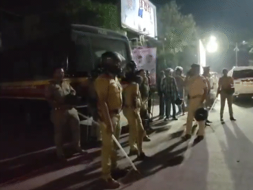 महाराष्ट्र के भिवंडी में BJP-पूर्व मेयर के समर्थकों में झड़प:भाजपा विधायक बोले- बच्चों को पीटा, ऑफिस पर पथराव; निगम चुनाव नतीजों के बाद विवाद