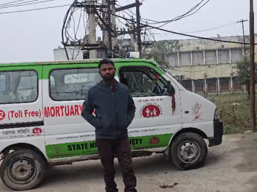 दरभंगा में जिंदा जलकर बुजुर्ग की मौत:आग तापते समय हादसा; घर का सामान भी जला