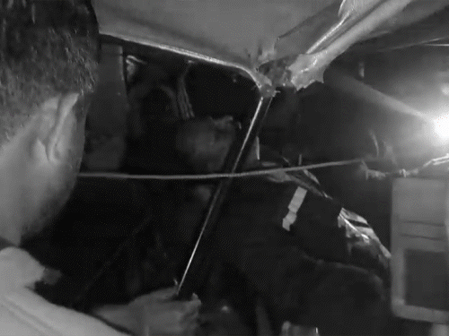 जमशेदपुर में सड़क हादसा; टेंपो चालक की मौत:बीच सड़क खराब पड़े ट्रेलर के पीछे टकराया, ऑटो का अगला हिस्सा हुआ क्षतिग्रस्त