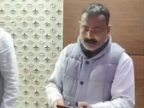 गयाजी में पिस्टल के साथ बीजेपी नेता का भाई गिरफ्तार:काम छोड़ने के बाद स्टाफ से चल रहा था विवाद, हथियार दिखाकर धमकाने का आरोप