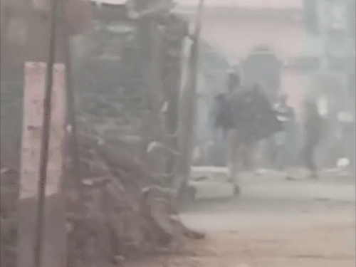 सिवान में ऑर्केंस्ट्रा-बारात में 2 समुदाय भिड़े, 5 घायल:रात में पत्थरबाजी, सुबह घेरकर पीटा, पुलिस बोली- हालात काबू, 5 को डिटेन किया