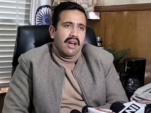 हिमाचल में UP-बिहार के IAS-IPS पर मंत्री विक्रमादित्य का निशाना:बोले- ‘हिमाचलियत’ की उड़ा रहे धज्जियां, शासक बनने की गलती न करें अधिकारी