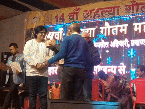 राजकीय अहिल्या गौतम महोत्सव का भव्य समापन:काशी से आए पुजारियों ने उतारी आरती; डांस और सिंगिंग प्रतियोगिता का भी आयोजन