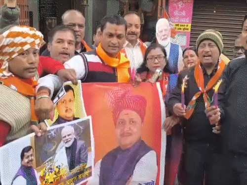 ‘नितिन नबीन ऐसे हीरे जिन्हें भाजपा ने पहचाना’:पटना में BJP के नए राष्ट्रीय अध्यक्ष के लिए जश्न-आतिशबाजी, कार्यकर्ताओं ने एक-दूसरे को रंग-गुलाल लगाए