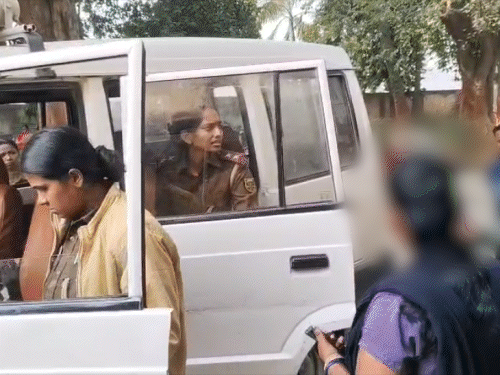 ‘तुम हसीन हो, छू लिया तो क्या हो गया’:प्रोजेक्ट डायरेक्टर पर महिला स्टाफ ने लगाया छेड़खानी का आरोप; महिला थाने में शिकायत