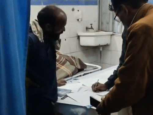 चारपाई की लकड़ी से पत्नी की पीट-पीटकर हत्या:घरेलू विवाद में पति ने सिर पर किया वार, बचाने गई बहन को भी मारा; आरोपी फरार