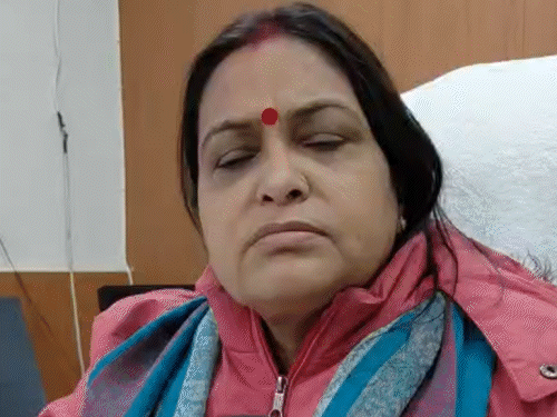 विधवा बहू को ससुर ने शादी के लिए किया प्रपोज:कमरे में हाथ पकड़कर बोला- ‘तुम अकेली, मैं अकेला, चलो एक हो जाएं’; पति का निधन