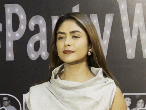 रमेश तौरानी की पार्टी में गर्लफ्रेंड के साथ पहुंचे आमिर:वरुण धवन, मृणाल ठाकुर, सिद्धांत चतुर्वेदी समेत कई सितारे भी नजर आए