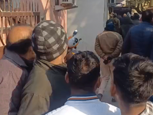 गयाजी में मरीज की मौत के बाद हंगामा:प्राइवेट अस्पताल में तोड़फोड़; डॉक्टर और स्टाफ मौके से फरार, इलाज में लापरवाही का आरोप