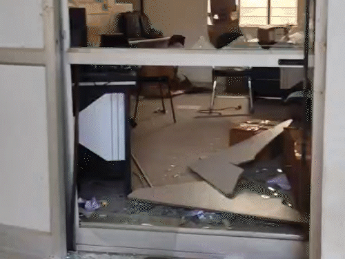 कानपुर में दिल्ली पुलिस भर्ती परीक्षा में हंगामा:नाराज छात्रों ने कंप्यूटर-दरवाजे तोड़े, कहा- सर्वर फाल्ट नहीं, कोई धांधली हुई