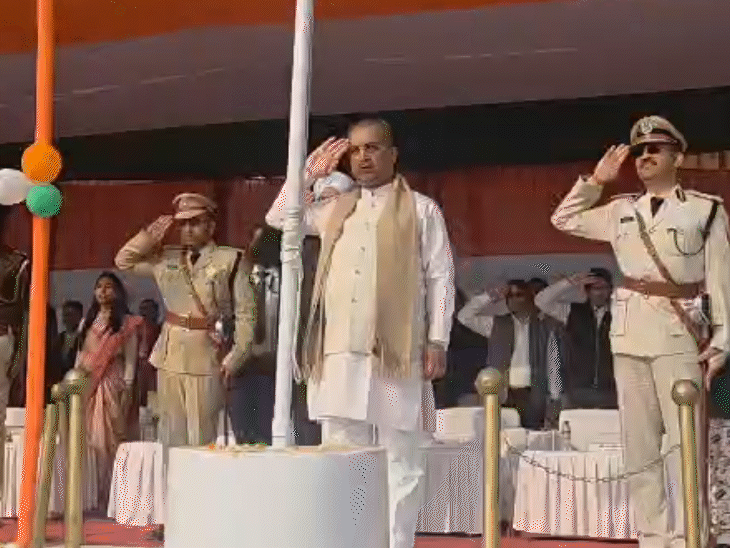 आज नो पेपर डे, पढ़िए बेतिया की 4 बड़ी खबरें:फंदे से लटका मिला शव, मंत्री मंगल पांडे ने राष्ट्रीय ध्वज फहराया; डॉक्टरों पर क्रिमिनल केस