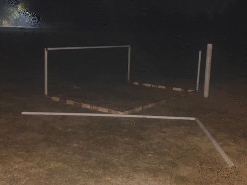 चतरा जवाहर नवोदय विद्यालय में घुसा जंगली हाथी:चहारदीवारी तोड़ कैंपस में घुसा, फुटबॉल पोस्ट तोड़ा, दो घंटे डरे-सहमे रहे स्टूडेंट्स