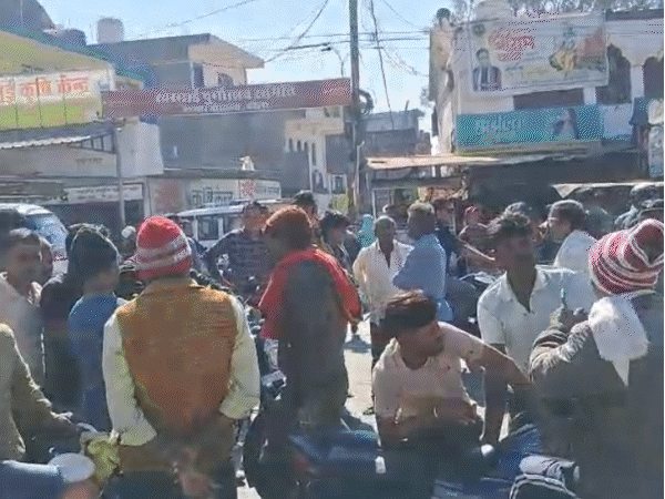 दो छात्राओं ने घर पर फांसी लगाकर की आत्महत्या:छेड़खानी से परेशान होकर छात्रा ने उठाया कदम, दूसरी ने पिता की डांट के चलते फांसी लगाई