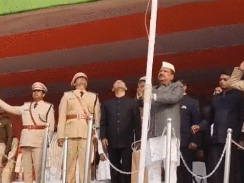 भागलपुर में गणतंत्र दिवस पर जिलास्तरीय समारोह:प्रभारी मंत्री दिलीप जायसवाल ने फहराया तिरंगा; बोले- स्मार्ट सिटी विकास की राह पर अग्रसर है