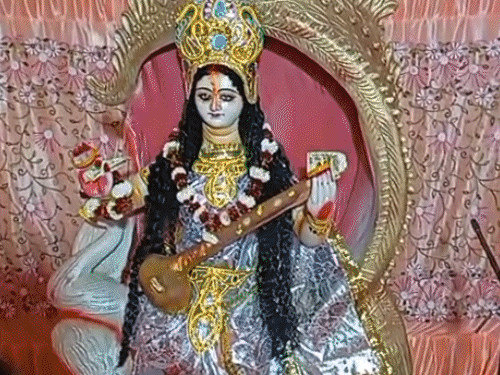 सरस्वती पूजा में दिखा आस्था और सामाजिक संदेशों का संगम:थीम आधारित पंडालों ने दिखाया समाज का आईना, महिला सशक्तिकरण की मिसाल