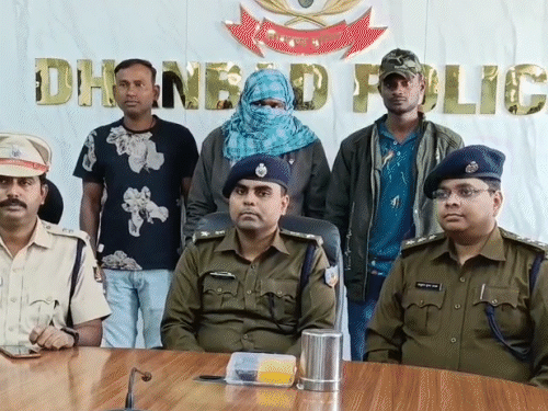 ओडिशा में लूटा बैंक; धनबाद में धराए दो अपराधी:बैंक ऑफ महाराष्ट्र से लूटा था 5 करोड़ का सोना, झारखंड-ओडिशा पुलिस की ज्वाइंट कार्रवाई