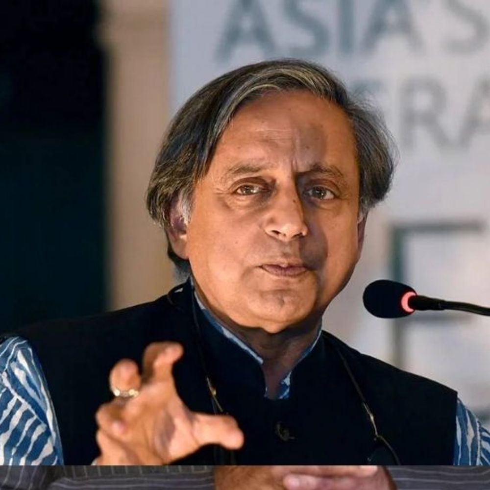 थरूर बोले- सरकार नेहरू को बलि का बकरा बना रही:मोदी गर्वमेंट लोकतंत्र विरोधी नहीं, लेकिन नेहरू विरोधी; पहले PM की गलतियां स्वीकार करना जरूरी