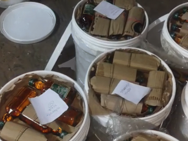 पशुआहार के लेबल में छुपाकर की जा रही अवैध शराब-तस्करी:ब्रह्मपुरी थाना पुलिस ने तस्करी पकड़ी; उदयपुर से आनंद (गुजरात) भेजी जा रही थी