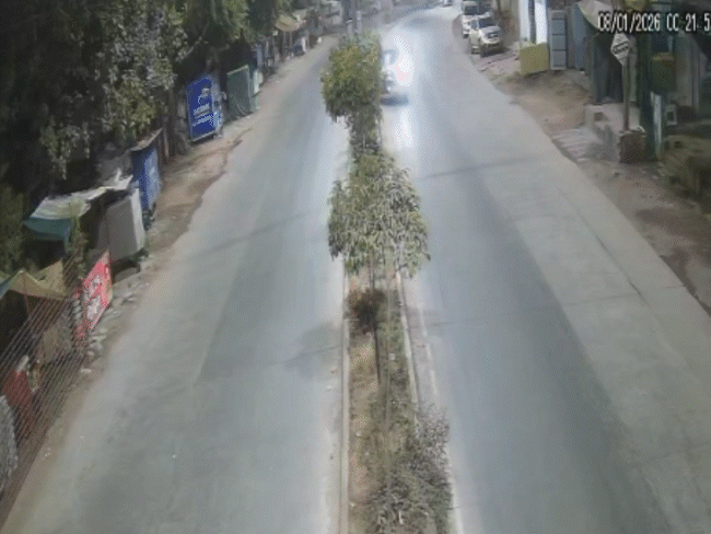 जबलपुर में तेज रफ्तार कार दुकान में घुसी:देर रात होने से बिलहरी इलाके में टली बड़ी घटना, नशे में था चालक; सीसीटीवी सामने आया