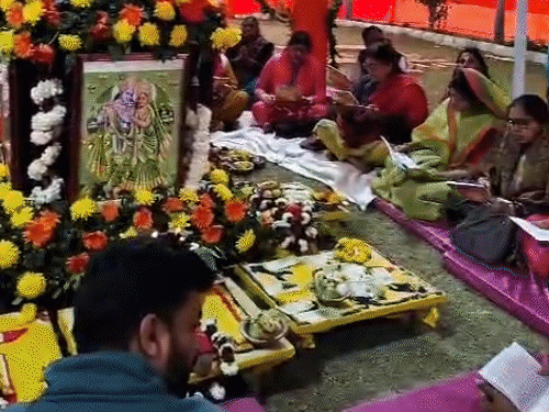 श्री रामलला प्राण-प्रतिष्ठा का द्वितीय वर्षगांठ समारोह:पटना में नितिन नवीन के आवास पर 24 घंटे का अष्टयाम शुरू, भजन-कीर्तन में जुटे श्रद्धालु