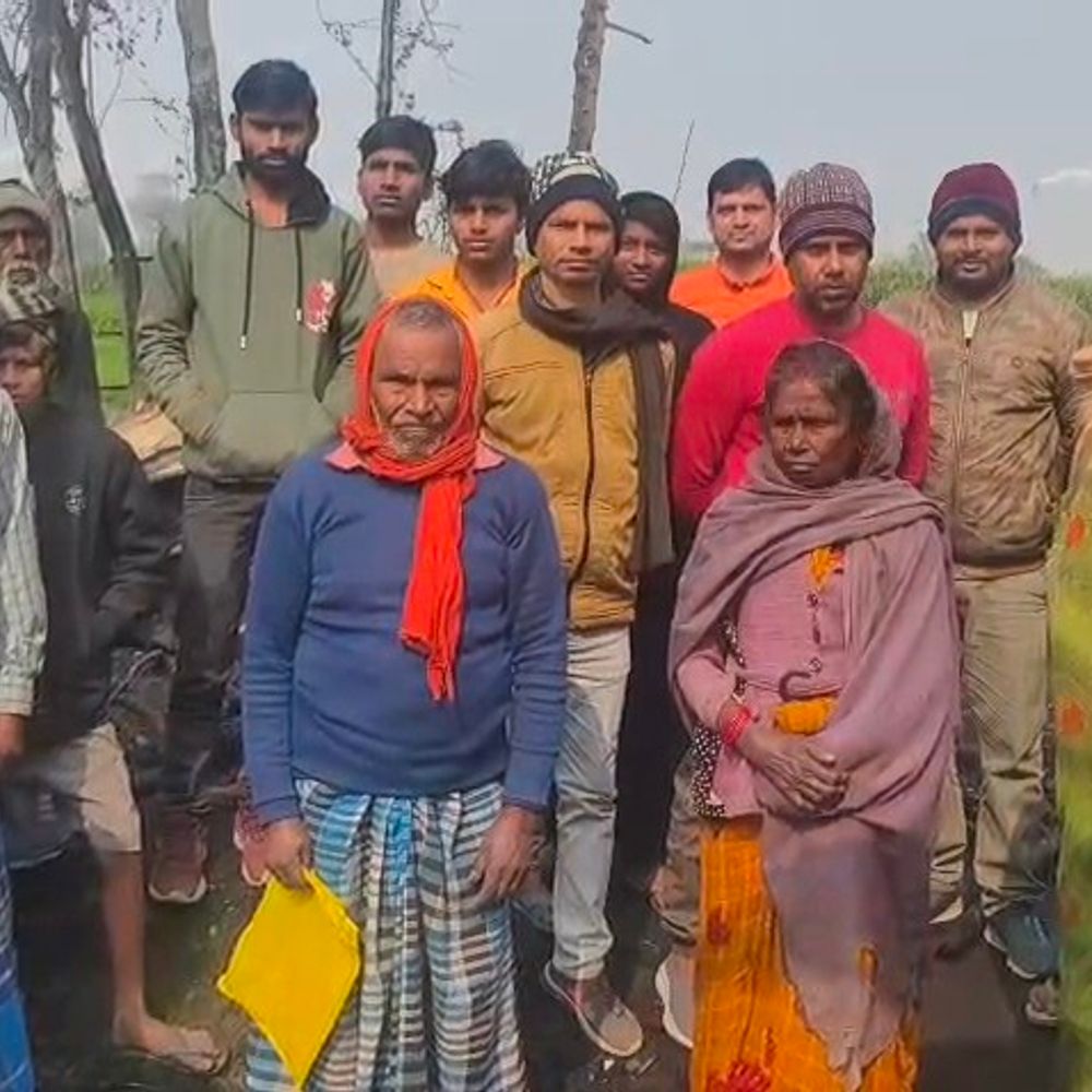 कटिहार में 2 कच्चे घर जले:2 परिवारों के अनाज, कपड़े और नकदी सब खाक, पिछले एक महीने में 13 घर आग की चपेट में