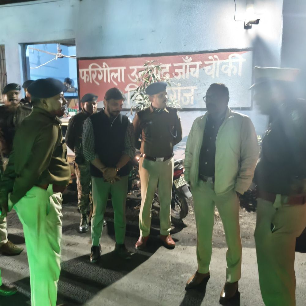 किशनगंज में आईजी का सीमाई दौरा:भारत-नेपाल बॉर्डर का निरीक्षण, मद्य निषेध चेकपोस्ट की जांच, तस्करी-ड्रग्स पर सख्ती के निर्देश