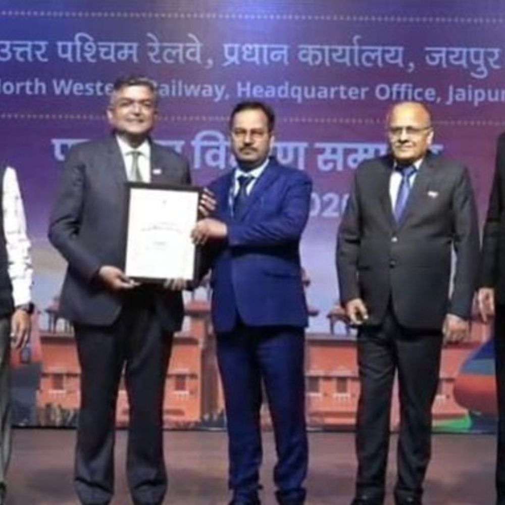 किशनगंज के अमर कुमार झा को मिला सम्मान:70वें अति विशिष्ट रेल सेवा पुरस्कार-2025 से किया गया सम्मानित, सहायक परिचालन प्रबंधक के पद पर कार्यरत